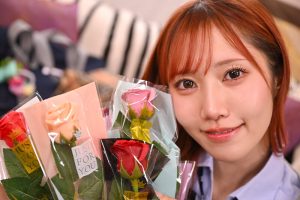 斎藤あみり VR 卒業式帰りの制服ギャルと中出しSEX【8K・ハイクオリティ】【美女動画レビュー】(kiwvr00837)